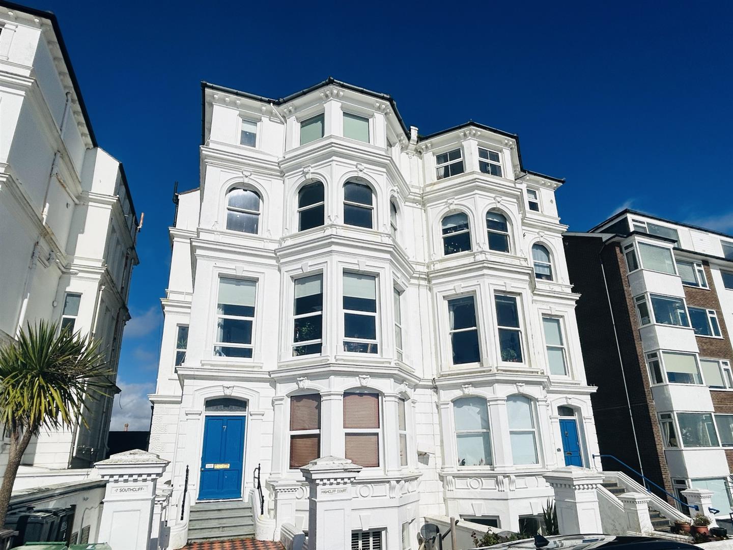 3 Bedroom Flat/Apartment for Sale: £299,950. Highcliff Court, 7 South Cliff in Eastbourne, East Sussex